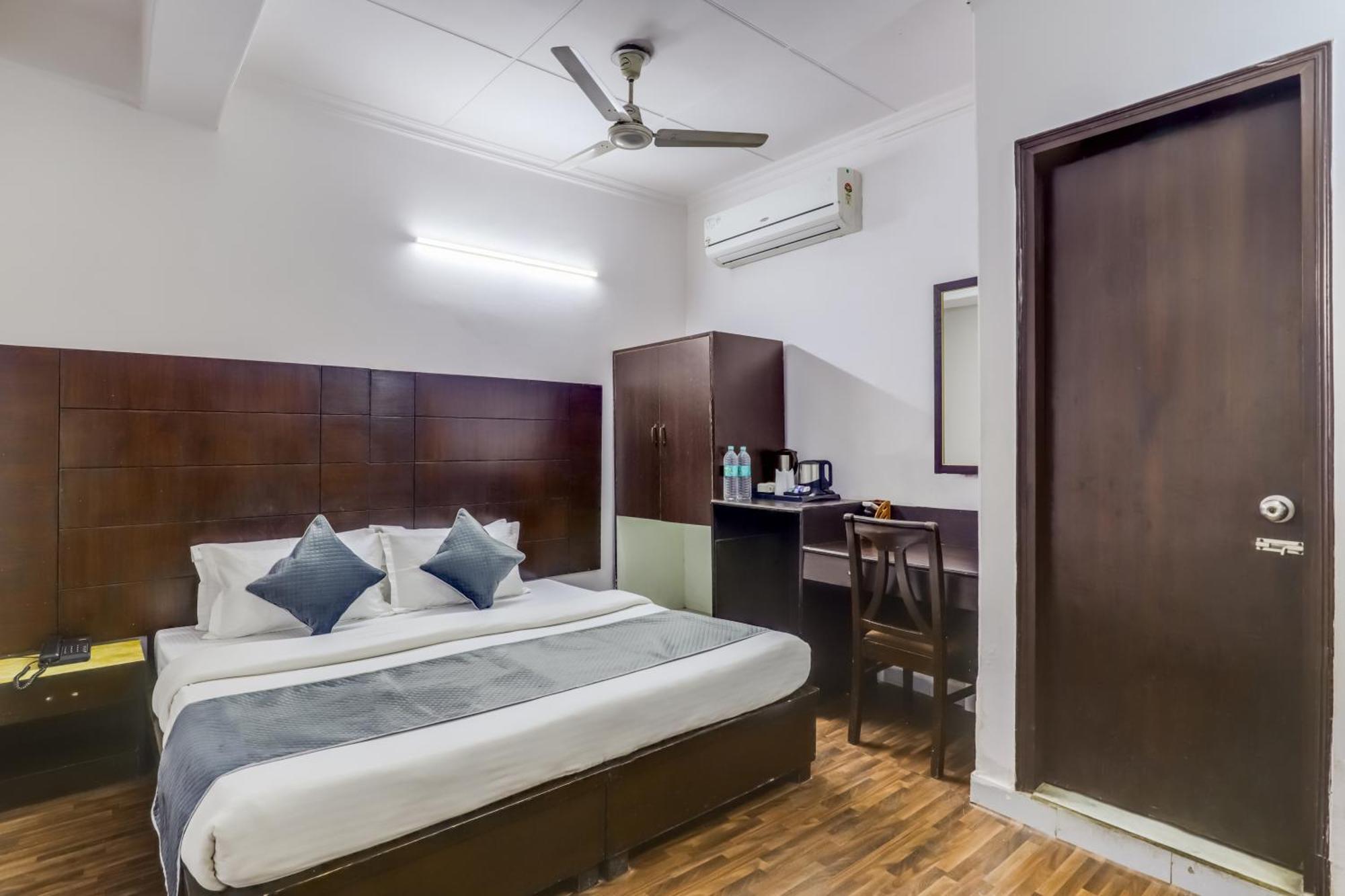 Hotel Sarthak Palace Near Karol Bagh Metro Station New Delhi מראה חיצוני תמונה