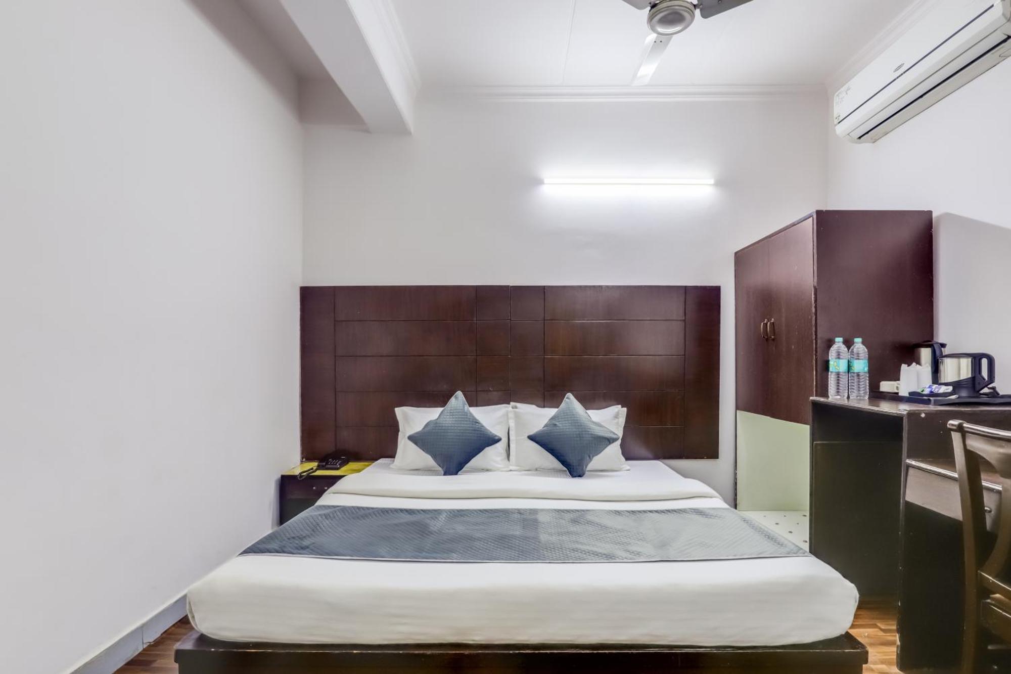 Hotel Sarthak Palace Near Karol Bagh Metro Station New Delhi מראה חיצוני תמונה