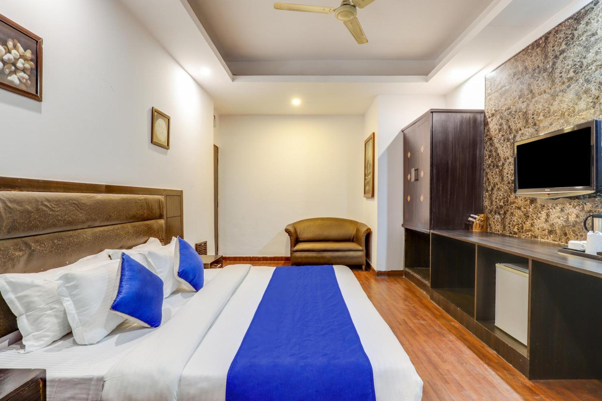 Hotel Sarthak Palace Near Karol Bagh Metro Station New Delhi מראה חיצוני תמונה