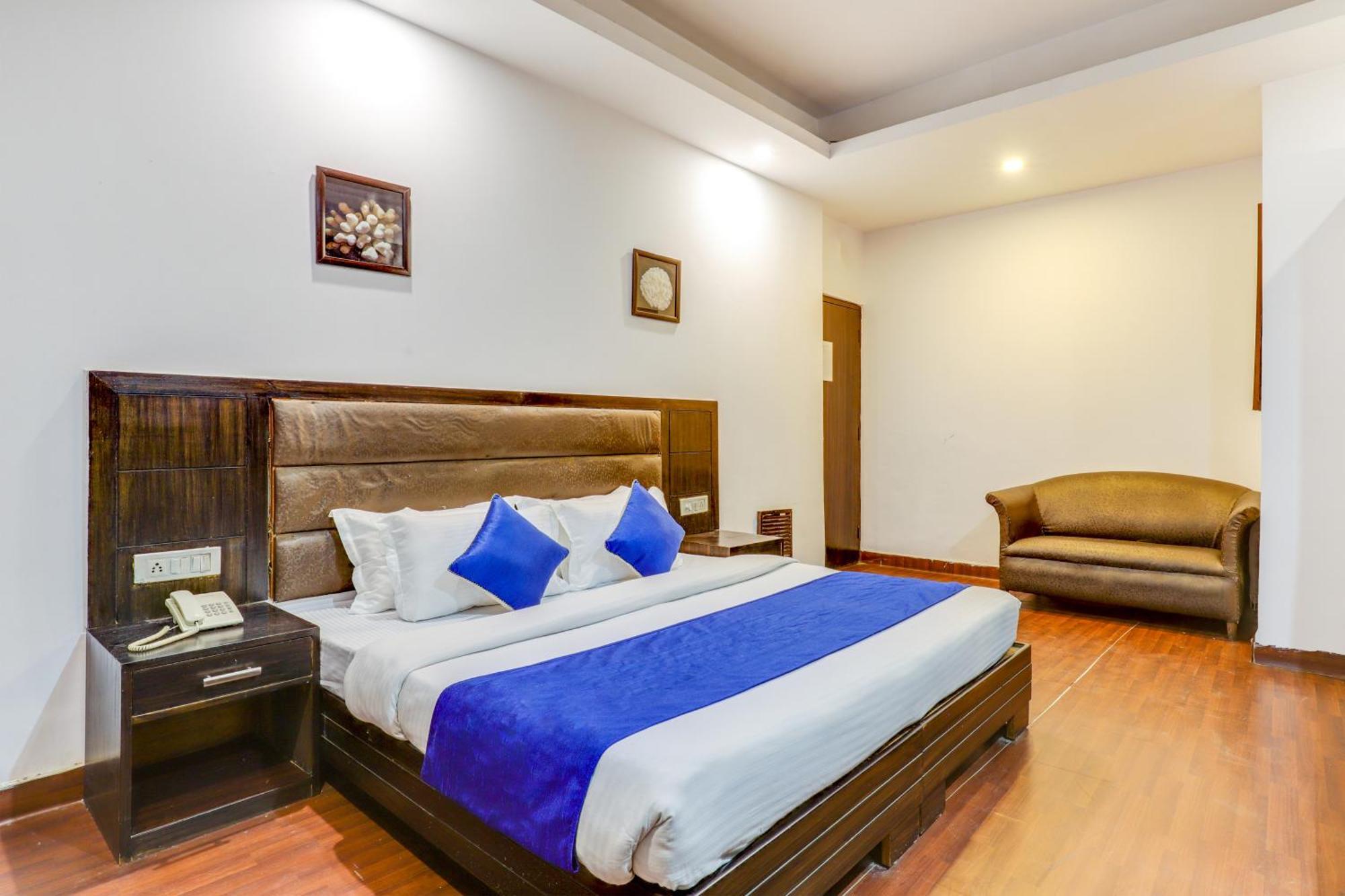 Hotel Sarthak Palace Near Karol Bagh Metro Station New Delhi מראה חיצוני תמונה