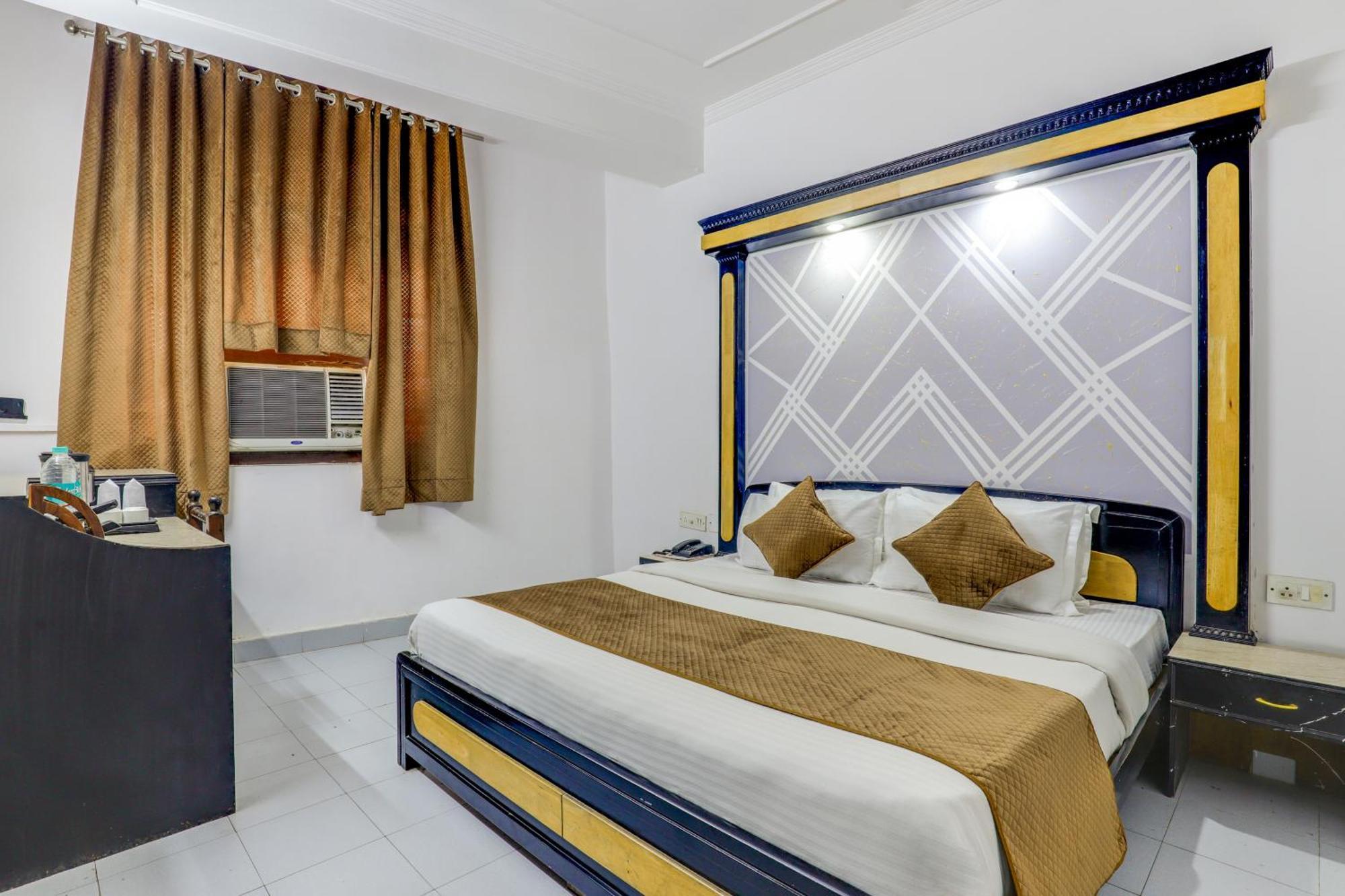 Hotel Sarthak Palace Near Karol Bagh Metro Station New Delhi מראה חיצוני תמונה