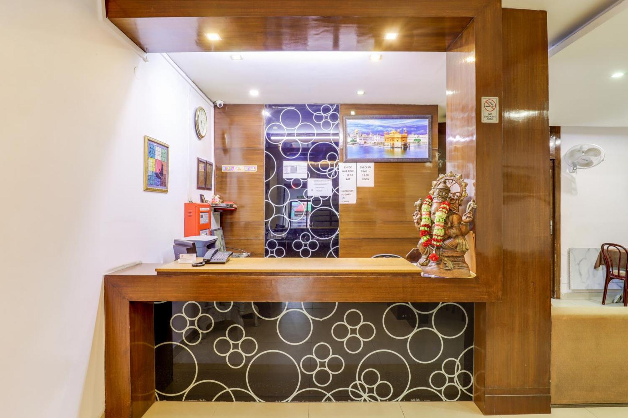 Hotel Sarthak Palace Near Karol Bagh Metro Station New Delhi מראה חיצוני תמונה