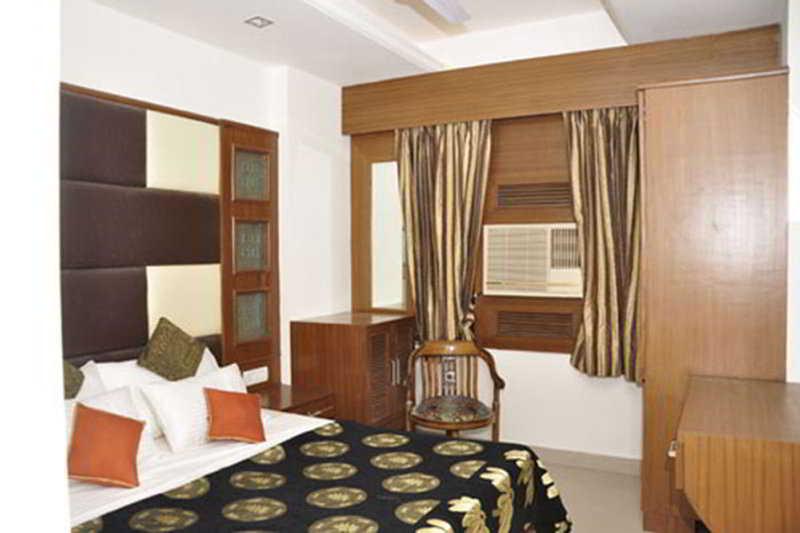 Hotel Sarthak Palace Near Karol Bagh Metro Station New Delhi מראה חיצוני תמונה