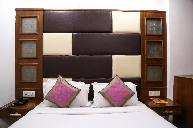Hotel Sarthak Palace Near Karol Bagh Metro Station New Delhi מראה חיצוני תמונה