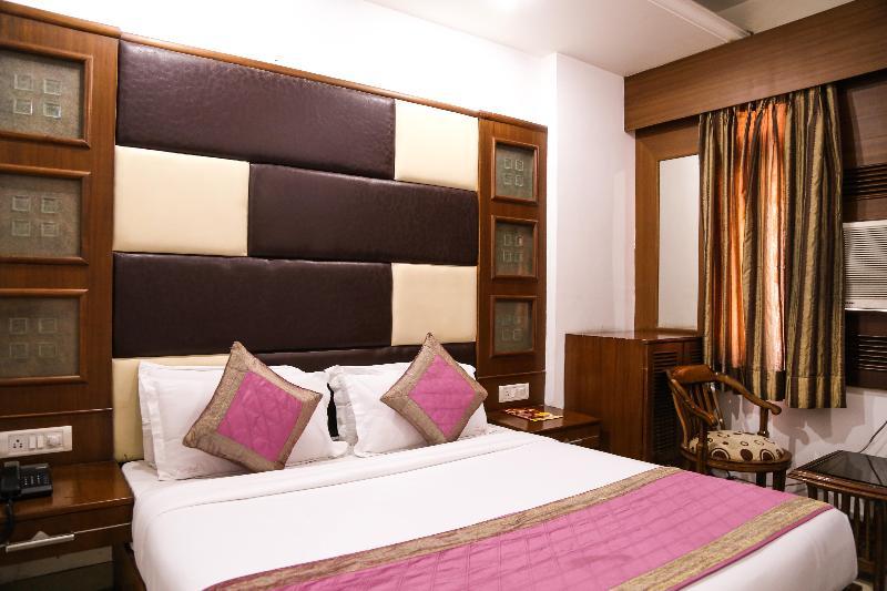 Hotel Sarthak Palace Near Karol Bagh Metro Station New Delhi מראה חיצוני תמונה