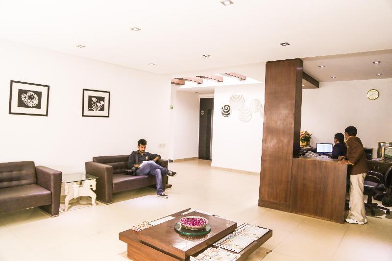 Hotel Sarthak Palace Near Karol Bagh Metro Station New Delhi מראה חיצוני תמונה