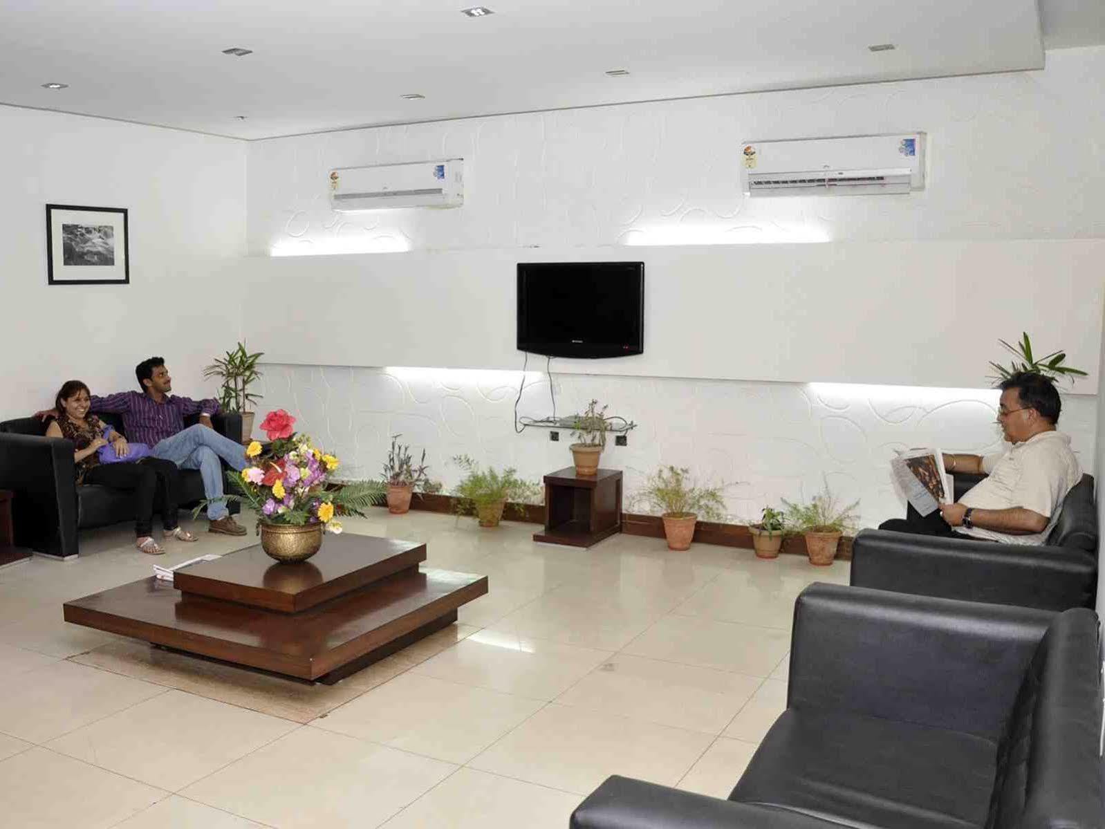 Hotel Sarthak Palace Near Karol Bagh Metro Station New Delhi מראה חיצוני תמונה