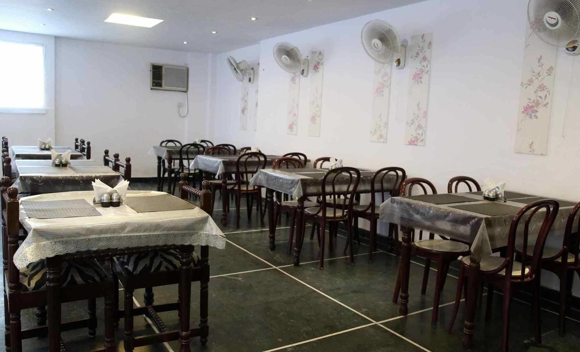 Hotel Sarthak Palace Near Karol Bagh Metro Station New Delhi מראה חיצוני תמונה
