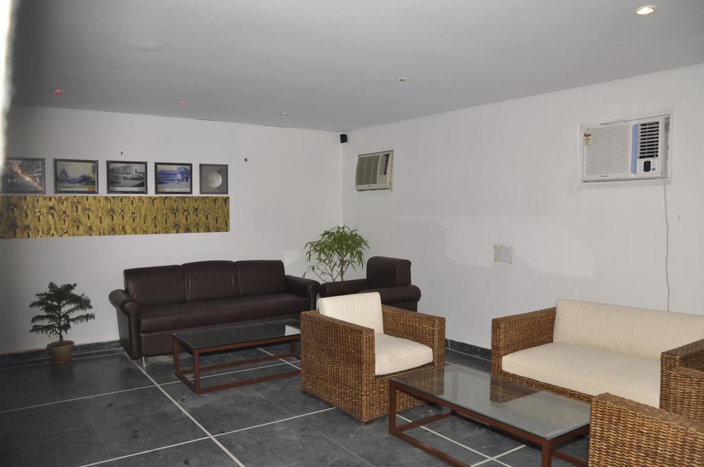 Hotel Sarthak Palace Near Karol Bagh Metro Station New Delhi מראה חיצוני תמונה