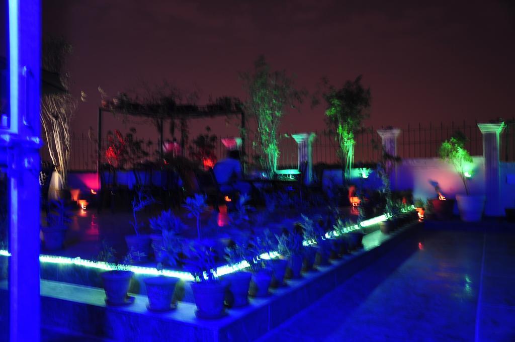 Hotel Sarthak Palace Near Karol Bagh Metro Station New Delhi מראה חיצוני תמונה