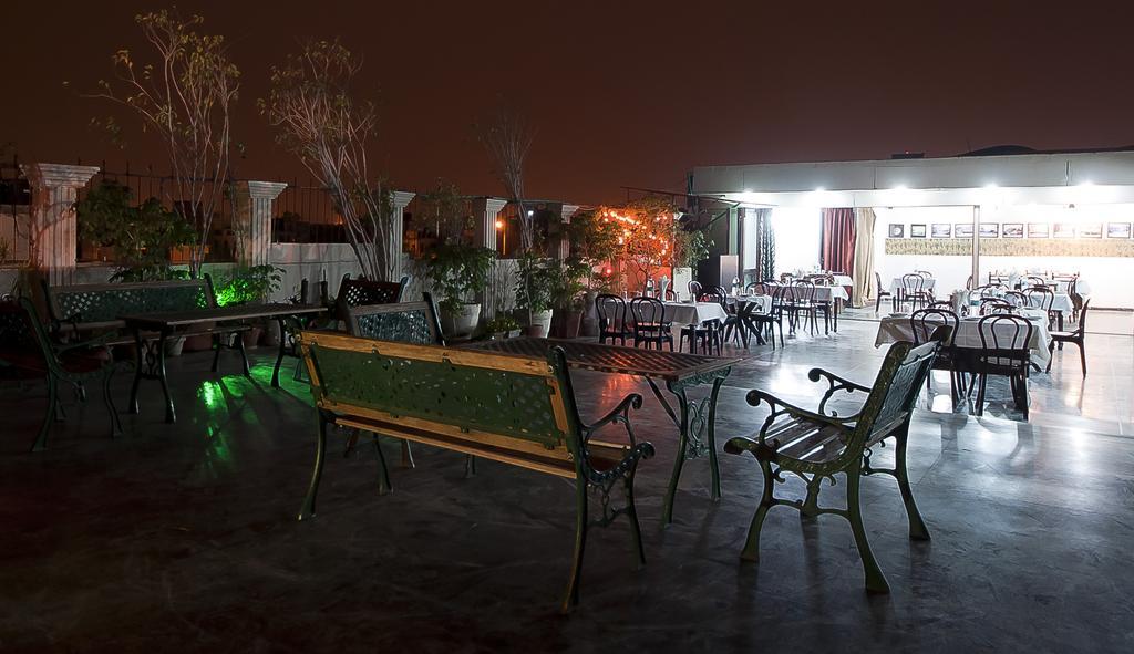 Hotel Sarthak Palace Near Karol Bagh Metro Station New Delhi מראה חיצוני תמונה